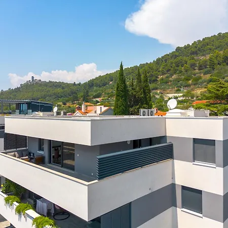 Luxury Penthouse Near Kasjuni Centre アパート
