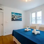 Apartamento Luxury Penthouse Near Kasjuni Centre *