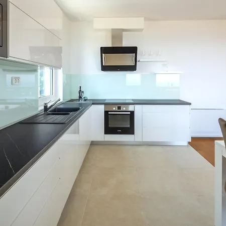 アパート Luxury Penthouse Near Kasjuni Centre *
