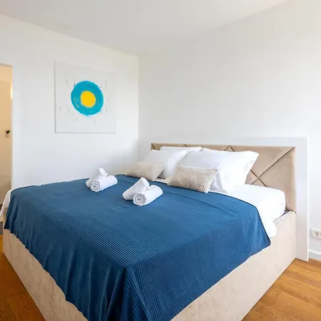 アパート Luxury Penthouse Near Kasjuni Centre *