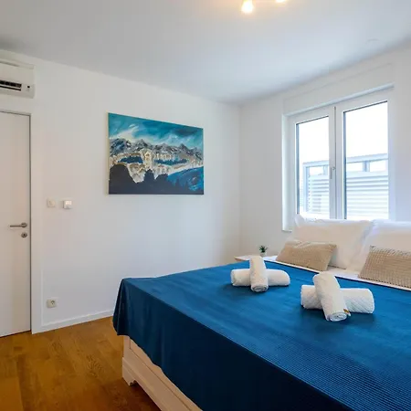 アパート Luxury Penthouse Near Kasjuni Centre *