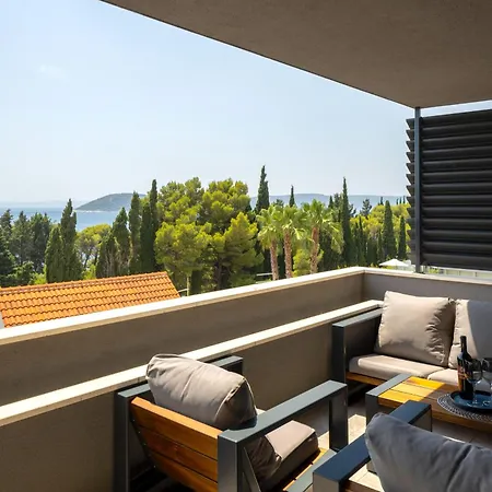 アパート Luxury Penthouse Near Kasjuni Centre